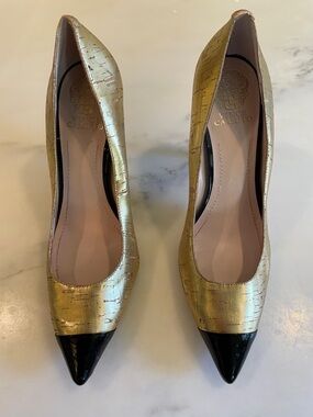 Vince Camuto Metallic Gold Pumps with Black Patent Pointed Toe, Size 10